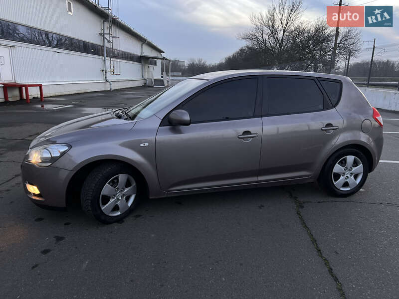 Хэтчбек Kia Ceed 2009 в Белгороде-Днестровском