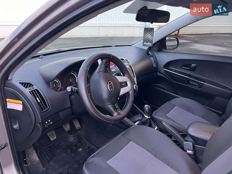 Хэтчбек Kia Ceed 2009 в Белгороде-Днестровском