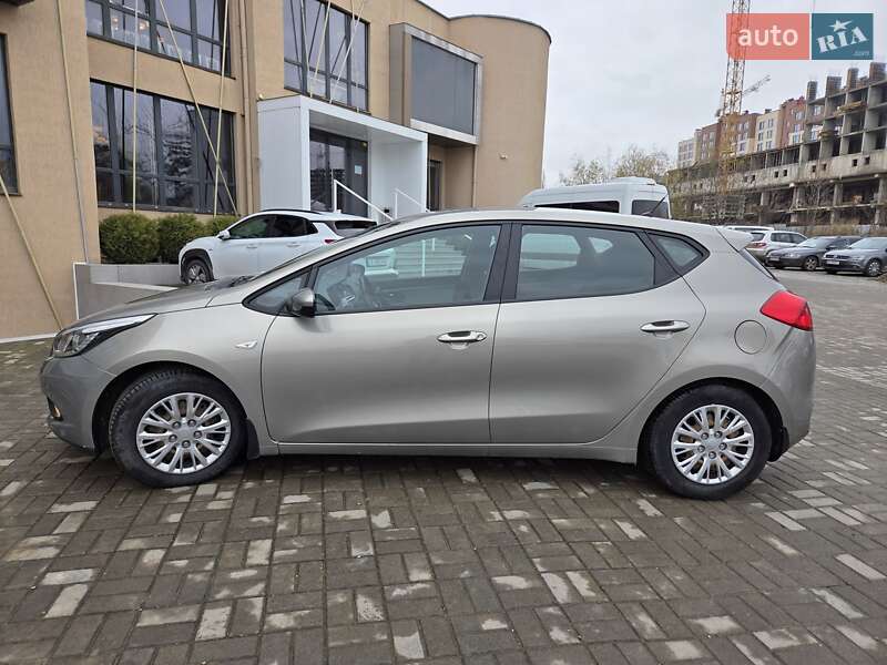 Хэтчбек Kia Ceed 2014 в Черновцах