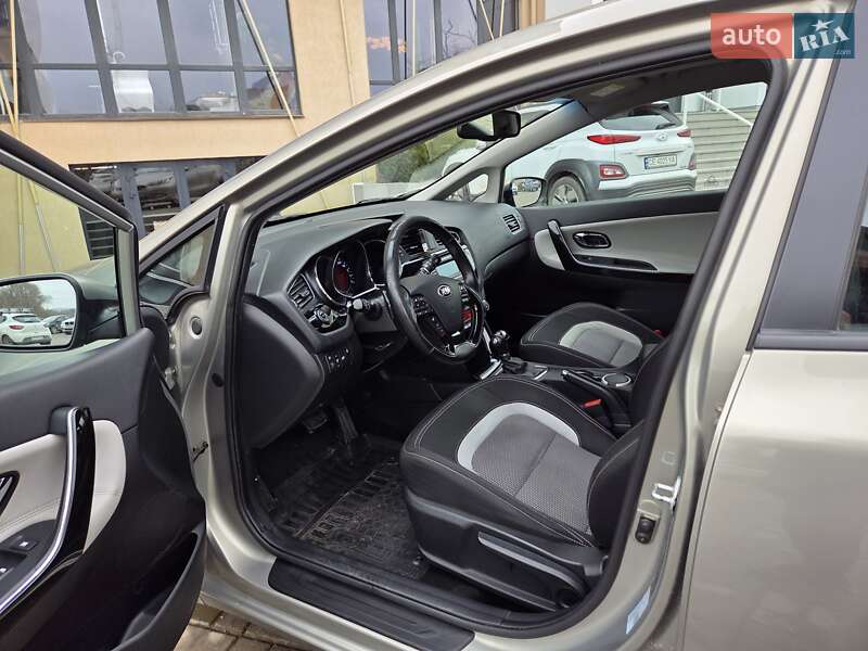 Хэтчбек Kia Ceed 2014 в Черновцах