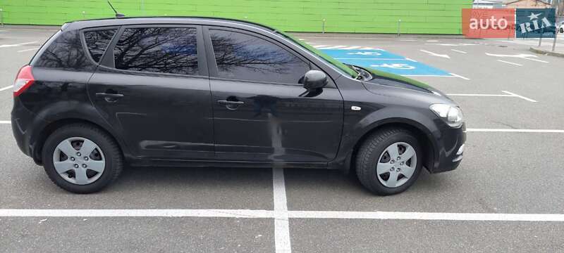 Хэтчбек Kia Ceed 2011 в Киеве