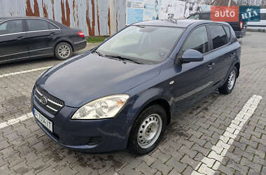 Хэтчбек Kia Ceed 2009 в Черновцах