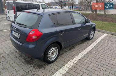 Хэтчбек Kia Ceed 2009 в Черновцах