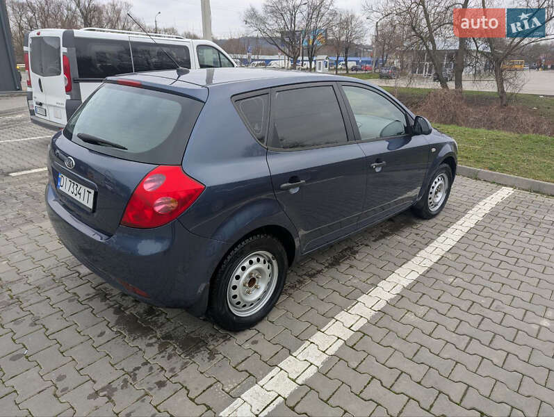 Хэтчбек Kia Ceed 2009 в Черновцах