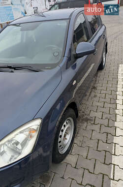 Хэтчбек Kia Ceed 2009 в Черновцах