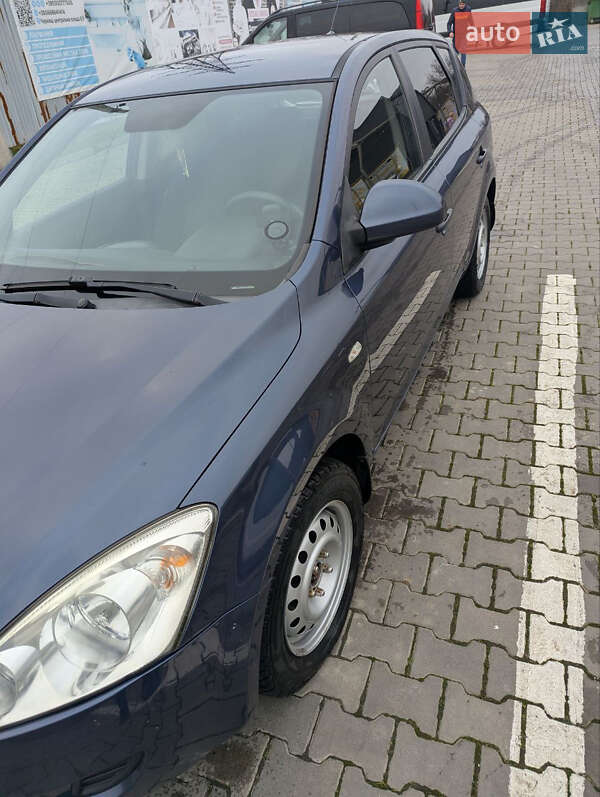 Хэтчбек Kia Ceed 2009 в Черновцах