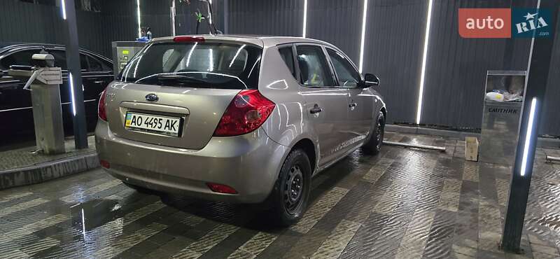 Хэтчбек Kia Ceed 2007 в Ужгороде