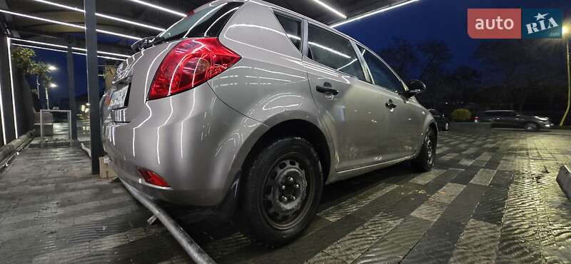 Хэтчбек Kia Ceed 2007 в Ужгороде