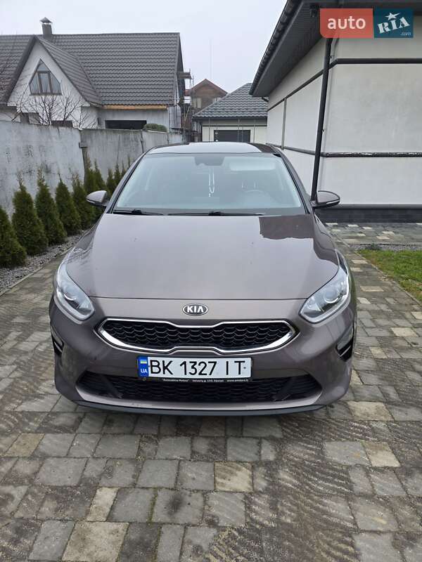 Хэтчбек Kia Ceed 2019 в Сарнах