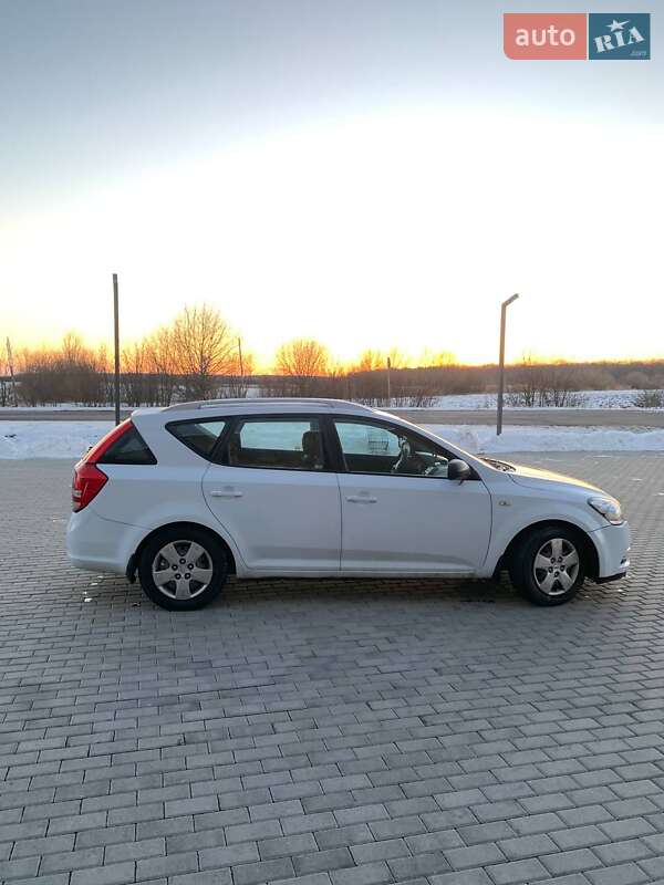 Універсал Kia Ceed 2010 в Красному