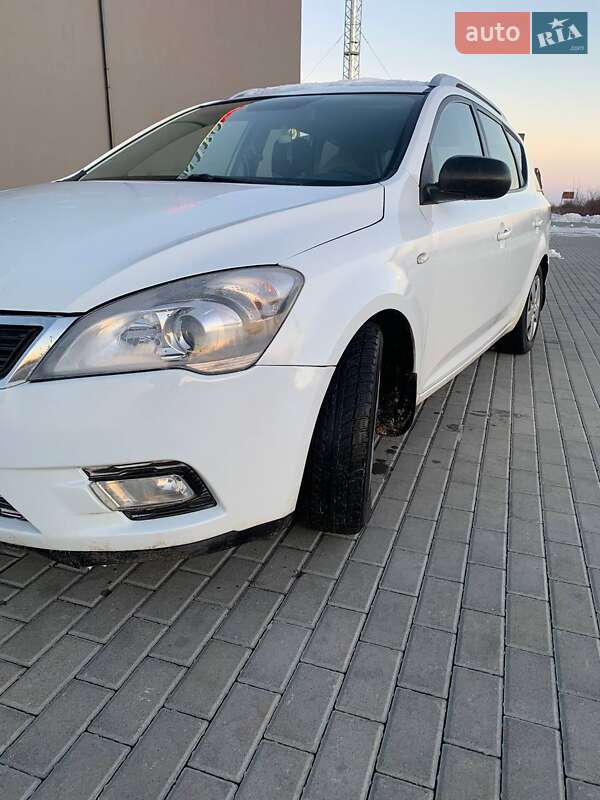 Універсал Kia Ceed 2010 в Красному