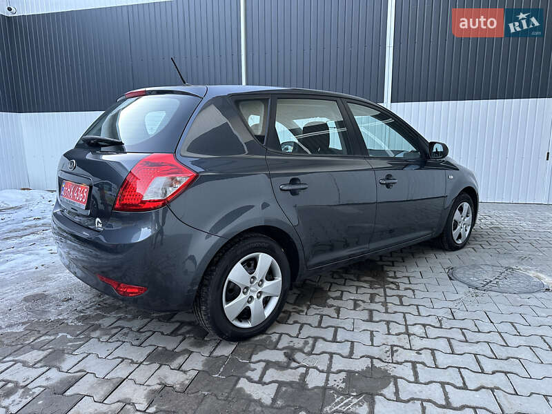Хэтчбек Kia Ceed 2010 в Коломые