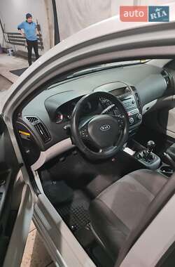 Хэтчбек Kia Ceed 2008 в Запорожье