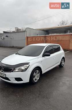 Хэтчбек Kia Ceed 2012 в Кривом Роге