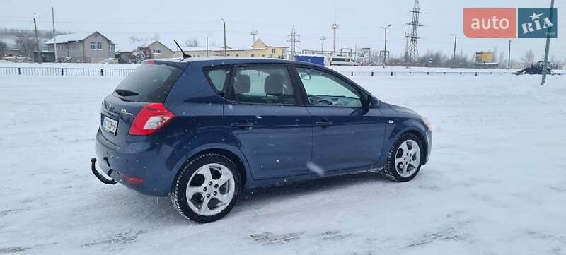 Хетчбек Kia Ceed 2010 в Нововолинську