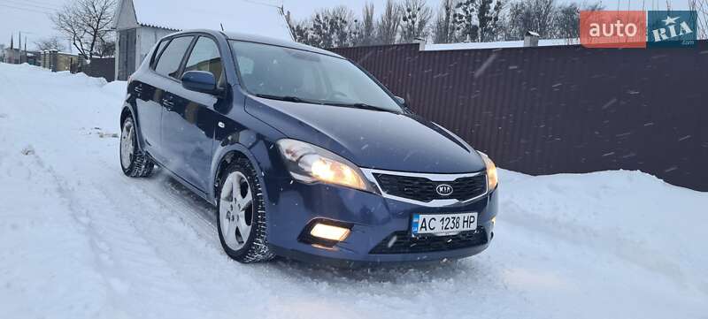 Хетчбек Kia Ceed 2010 в Нововолинську