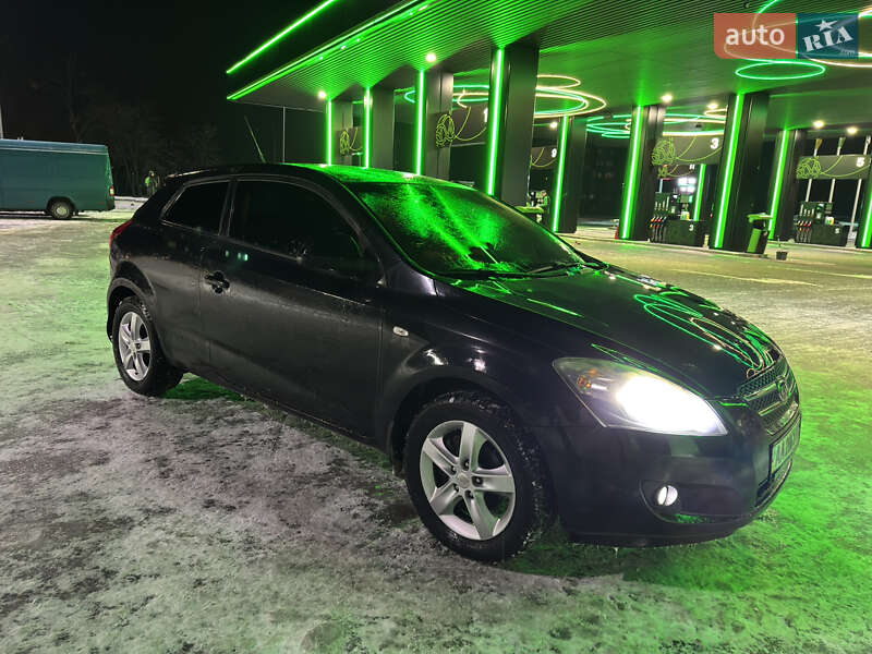 Хэтчбек Kia Ceed 2008 в Киеве