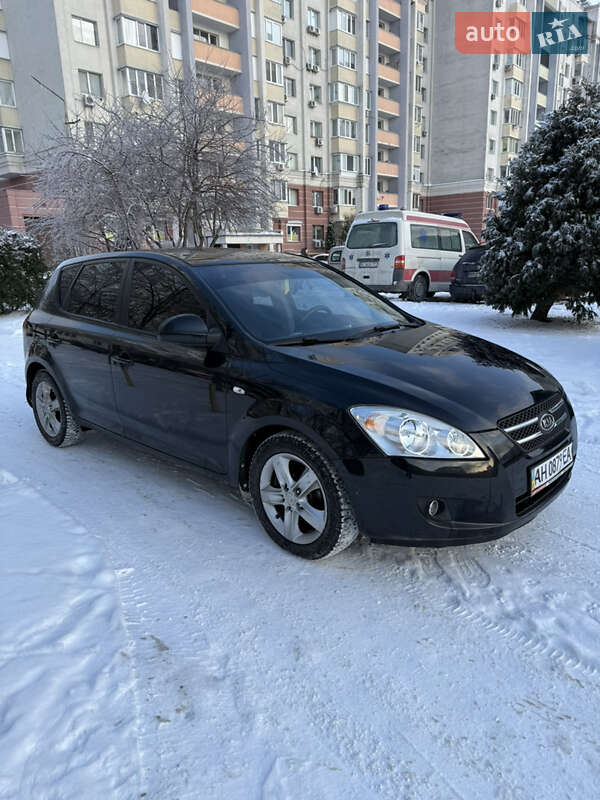 Хэтчбек Kia Ceed 2008 в Киеве