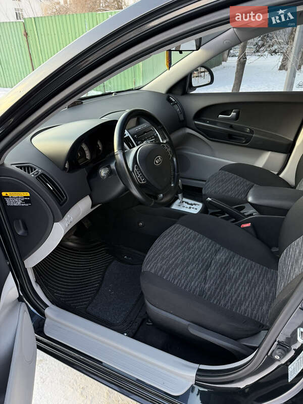 Хэтчбек Kia Ceed 2008 в Киеве