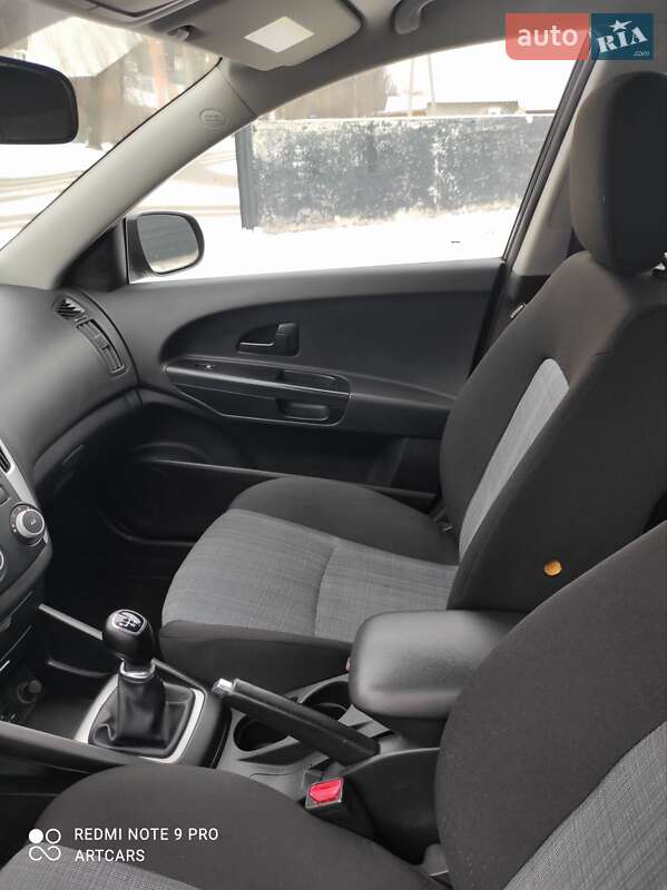 Универсал Kia Ceed 2010 в Каменском