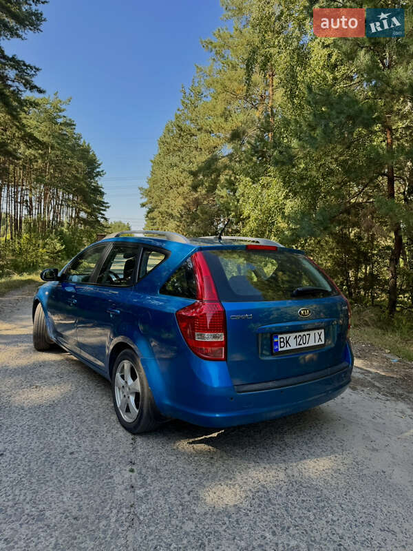 Универсал Kia Ceed 2012 в Остроге