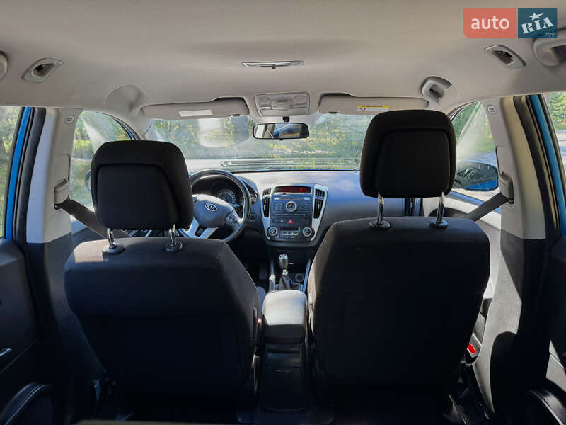 Универсал Kia Ceed 2012 в Остроге