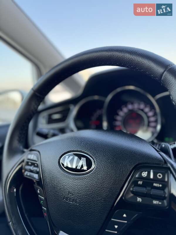 Хетчбек Kia Ceed 2015 в Києві фото 6 Хетчбек Kia Ceed 2015 в Києві