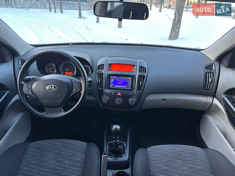 Хэтчбек Kia Ceed 2009 в Днепре