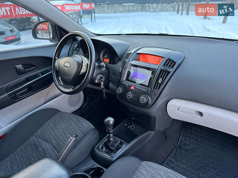 Хэтчбек Kia Ceed 2009 в Днепре