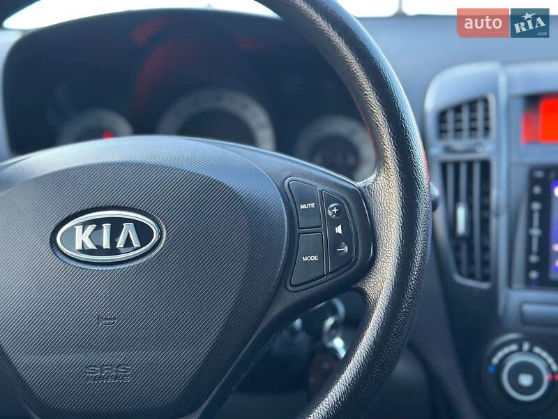 Хэтчбек Kia Ceed 2009 в Днепре