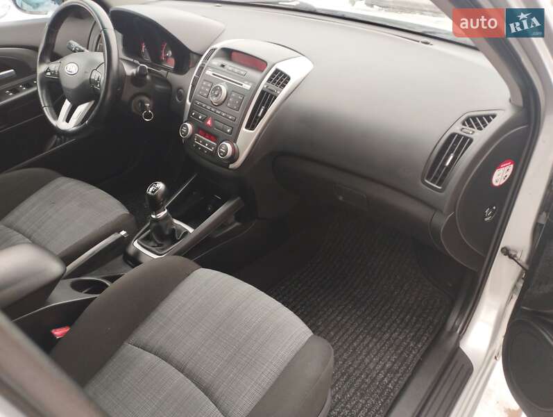 Универсал Kia Ceed 2009 в Дубно