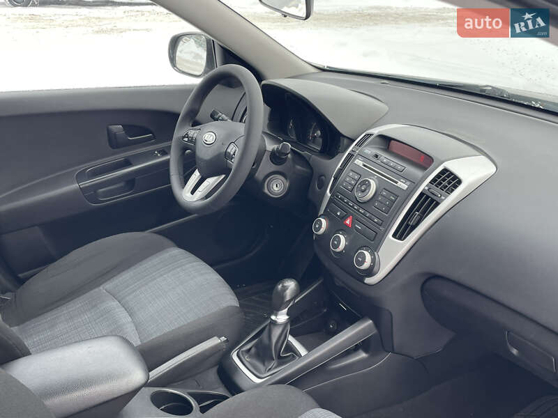 Універсал Kia Ceed 2010 в Луцьку