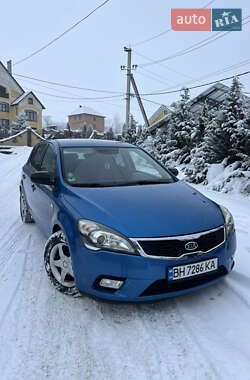 Хетчбек Kia Ceed 2010 в Чернівцях