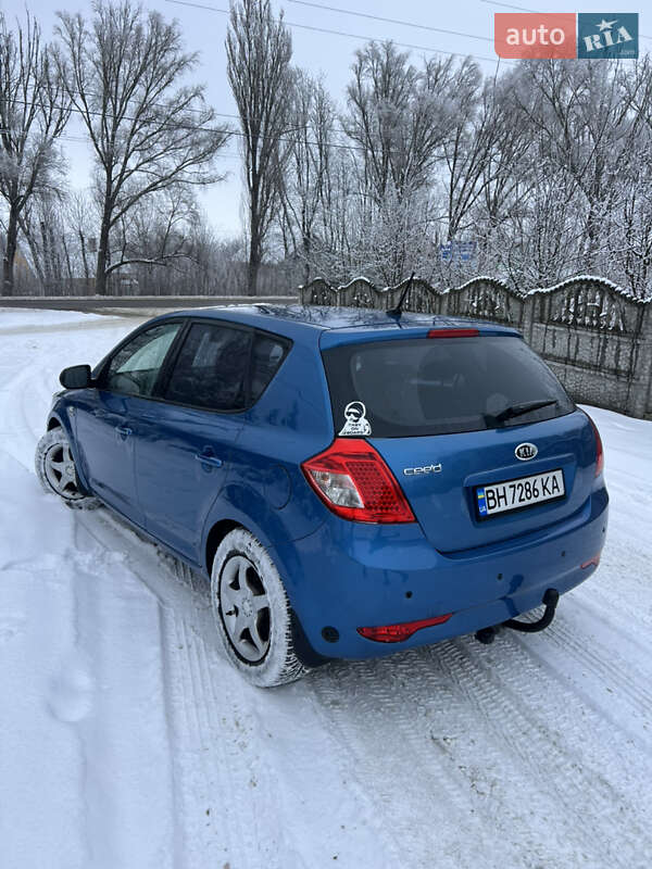 Хетчбек Kia Ceed 2010 в Чернівцях фото 6 Хетчбек Kia Ceed 2010 в Чернівцях