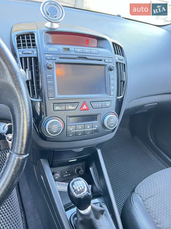 Хетчбек Kia Ceed 2010 в Хмельницькому фото 7 Хетчбек Kia Ceed 2010 в Хмельницькому