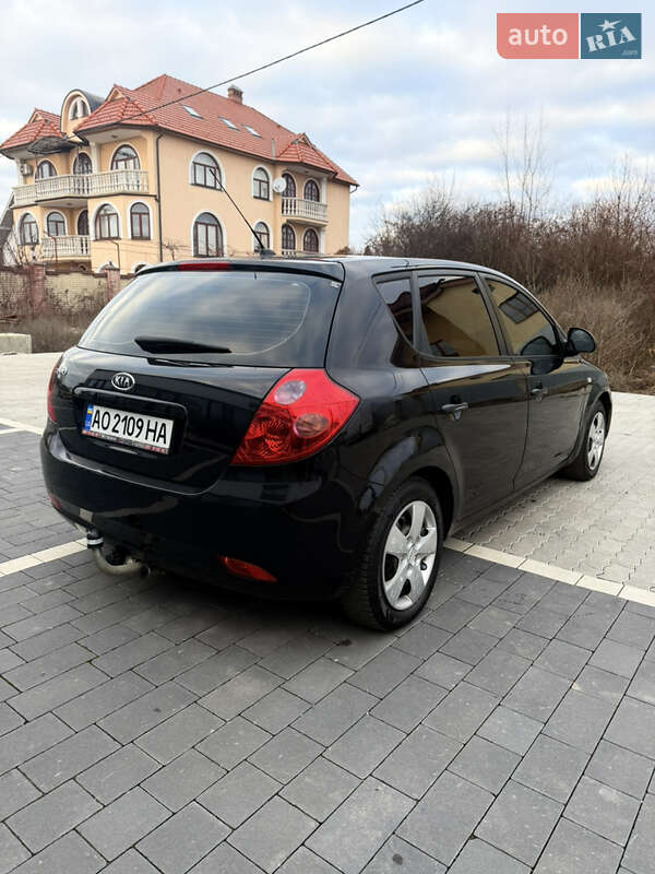 Хэтчбек Kia Ceed 2007 в Ужгороде