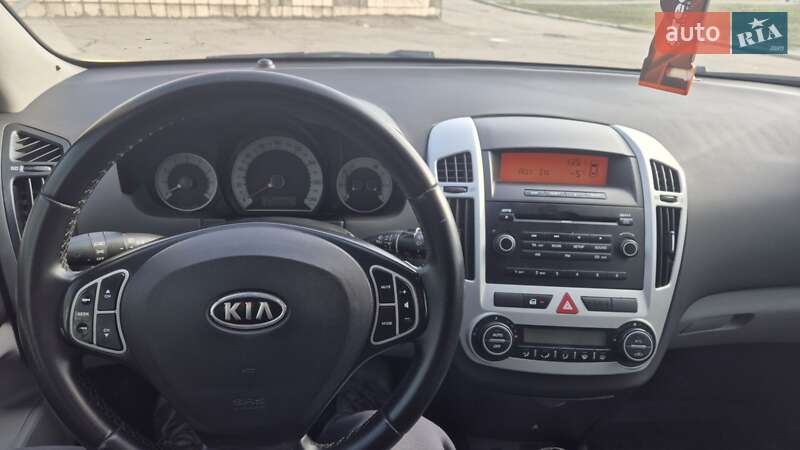 Хэтчбек Kia Ceed 2008 в Запорожье