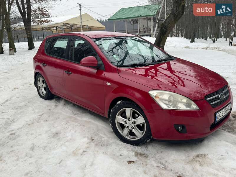 Хэтчбек Kia Ceed 2009 в Львове
