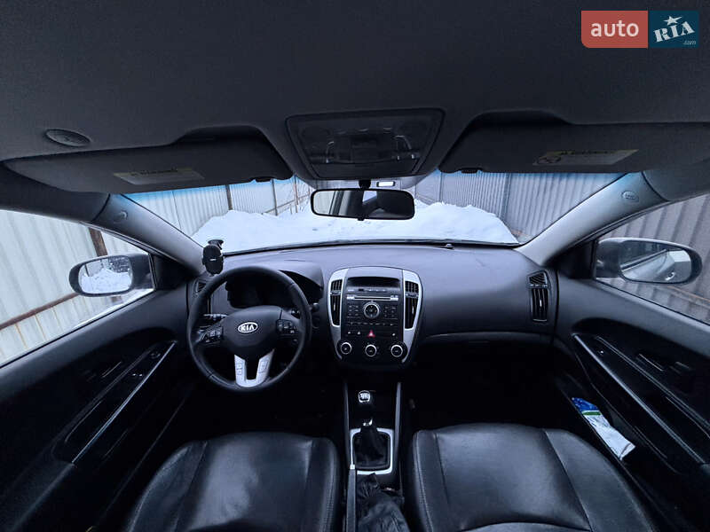 Универсал Kia Ceed 2010 в Луцке