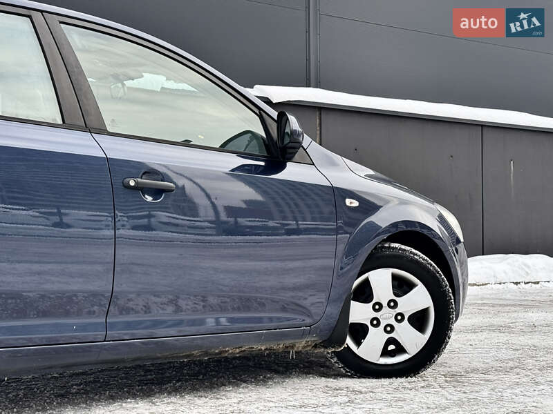 Хэтчбек Kia Ceed 2009 в Киеве