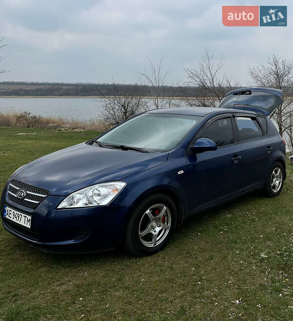 Хетчбек Kia Ceed 2008 в Нікополі