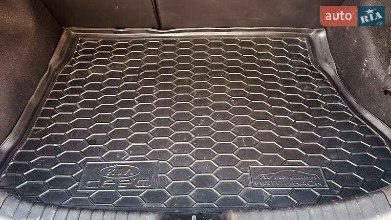 Хетчбек Kia Ceed 2008 в Дніпрі