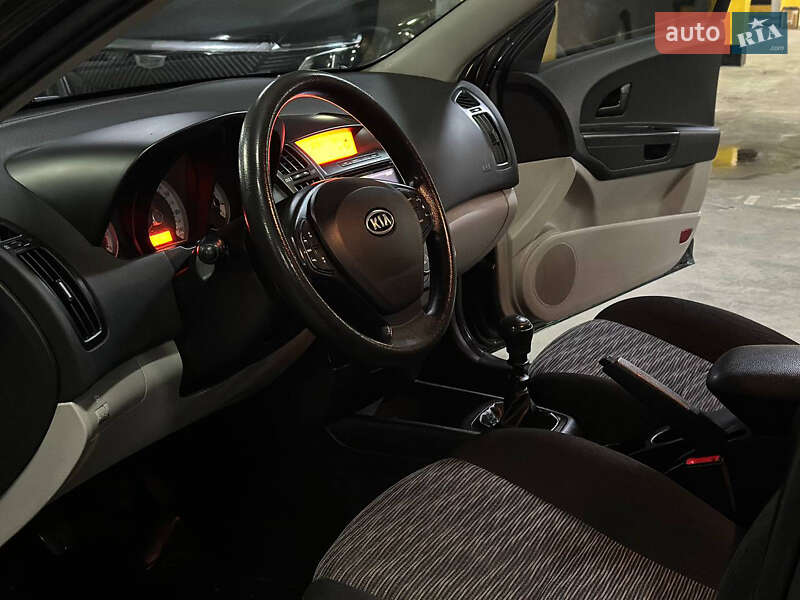 Хэтчбек Kia Ceed 2009 в Днепре