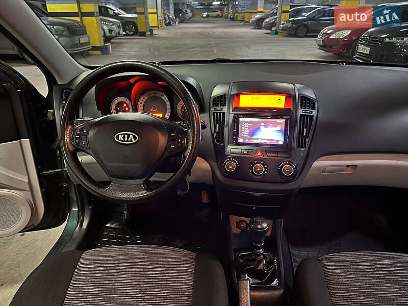 Хэтчбек Kia Ceed 2009 в Днепре