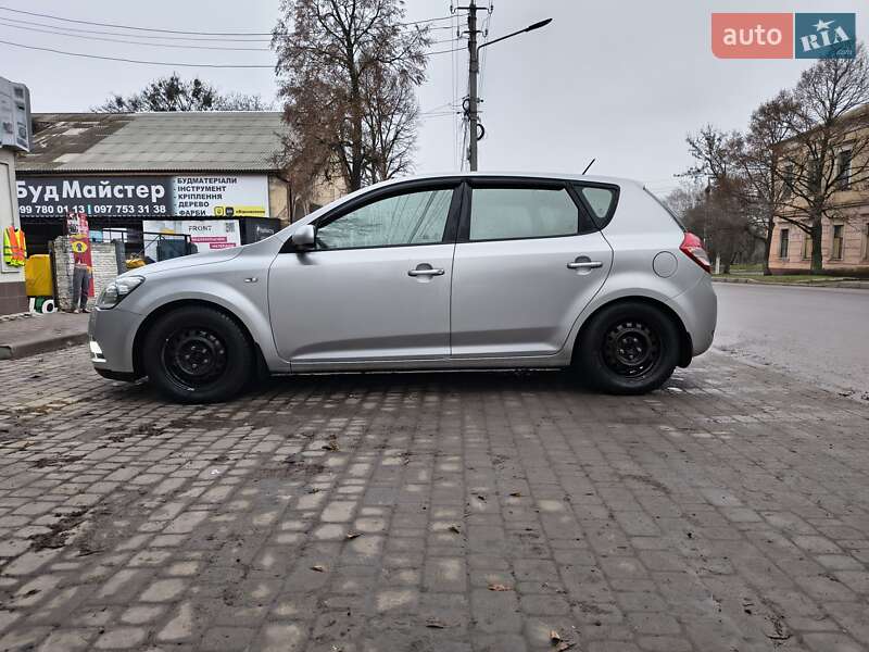 Хэтчбек Kia Ceed 2009 в Чугуеве