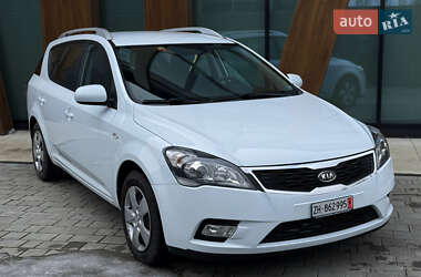 Универсал Kia Ceed 2010 в Луцке