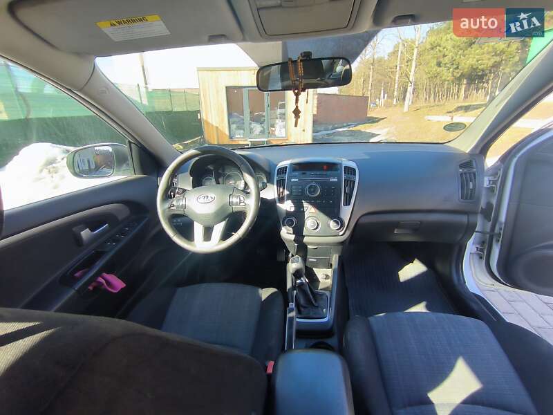 Универсал Kia Ceed 2011 в Львове