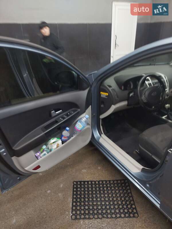 Хетчбек Kia Ceed 2007 в Кам'янському