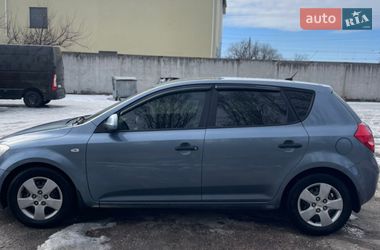 Хэтчбек Kia Ceed 2008 в Украинке
