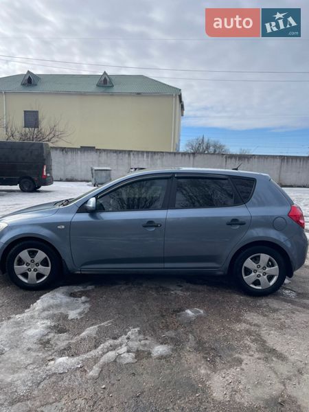 Хэтчбек Kia Ceed 2008 в Украинке